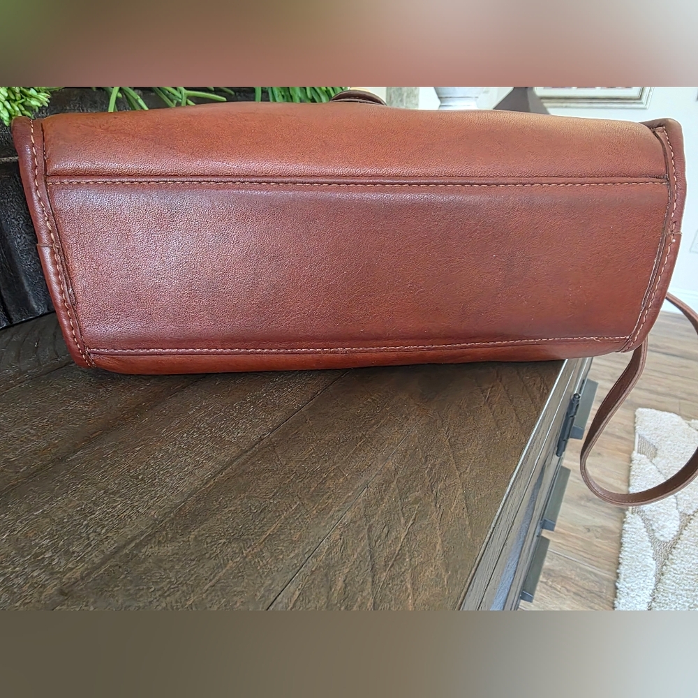 Vintage Coach Logan Crossbody/Shoulder Bag In Glovetanned British Tan Leather - Picture 10 of 14